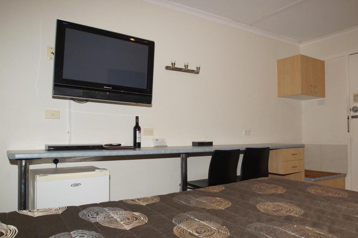 Edinburgh Motor Inn Уоррагул Экстерьер фото