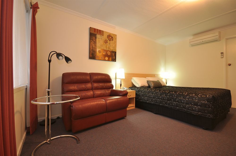 Edinburgh Motor Inn Уоррагул Экстерьер фото