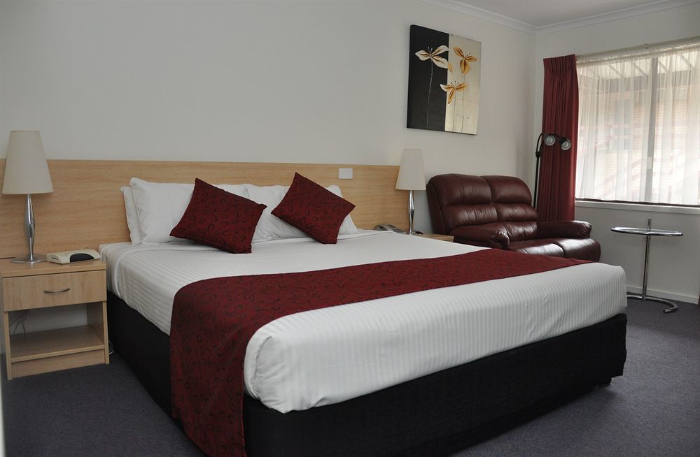 Edinburgh Motor Inn Уоррагул Экстерьер фото