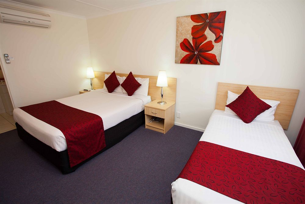 Edinburgh Motor Inn Уоррагул Экстерьер фото