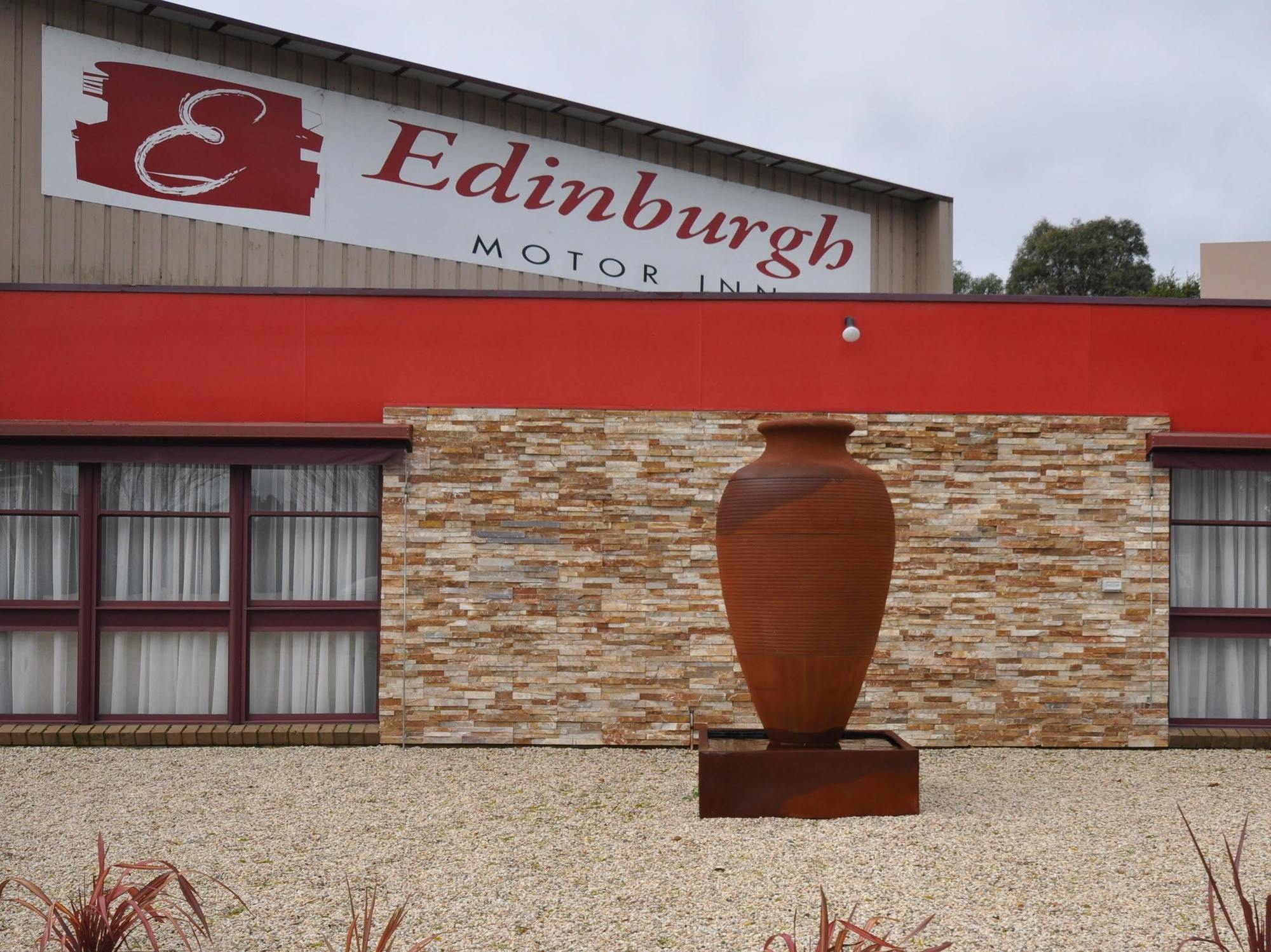 Edinburgh Motor Inn Уоррагул Экстерьер фото